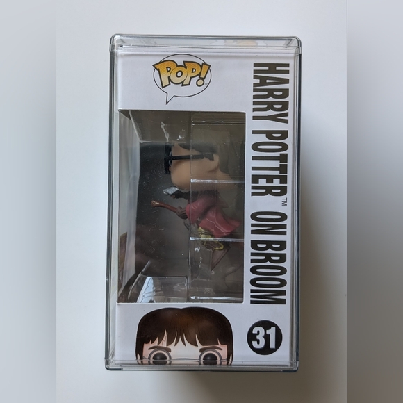 Funko POP! #31 Harry Potter on Broom (2017 Summer Convention Exclusive) - Picture 2 of 4